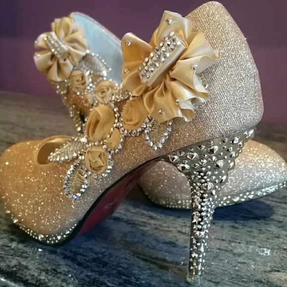 Shoes - Sparkling Golden Pumps